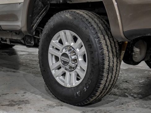 Used 2017 Ford F250 Lariat w/ Chrome Package image 63