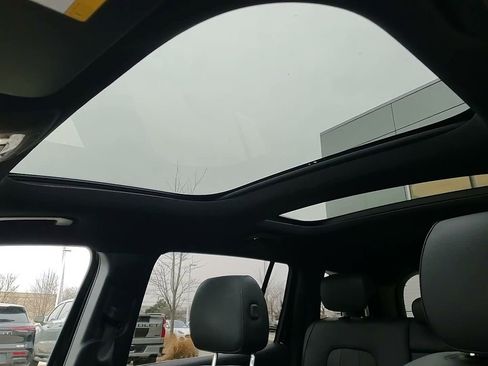 Used 2023 Mercedes-Benz GLB 250 4MATIC image 34