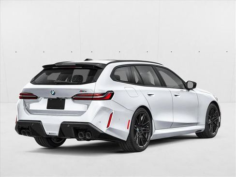 New 2027 BMW M5 Touring AWD/4WD image 2
