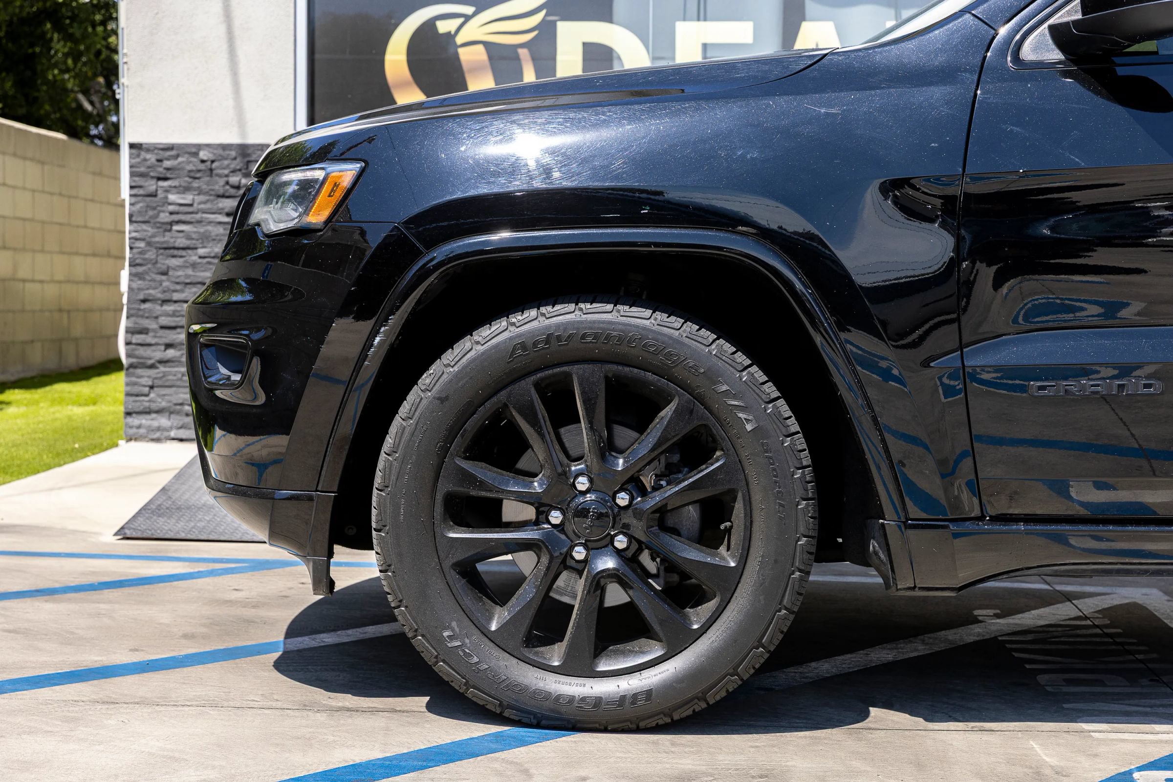 Used 2020 Jeep Grand Cherokee Altitude AWD/4WD image 39