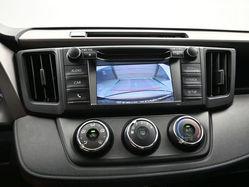 Used 2018 Toyota RAV4 LE FWD image 16