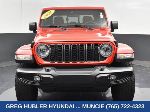 Used 2025 Jeep Gladiator Sport AWD/4WD image 15