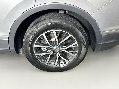 Used 2020 Volkswagen Tiguan SE AWD/4WD image 11