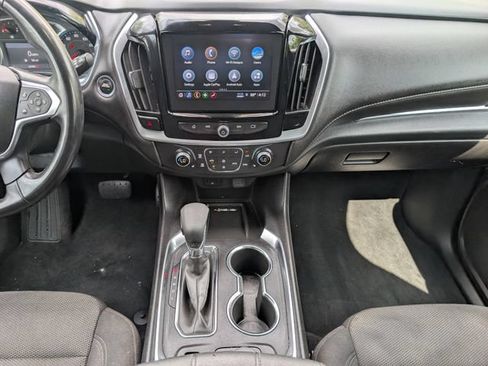 Used 2022 Chevrolet Traverse LT FWD image 7