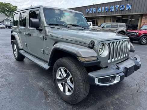 Used 2019 Jeep Wrangler Unlimited Sahara AWD/4WD image 9