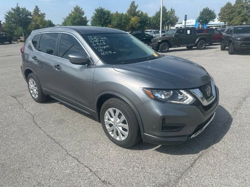 Used 2018 Nissan Rogue S FWD image 3