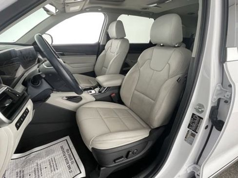 Used 2023 Kia Telluride EX w/ EX Captain's Chair Package image 33