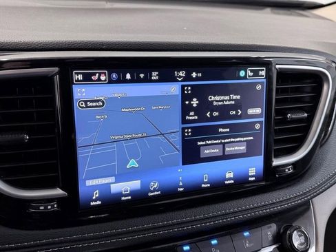 Used 2024 Chrysler Pacifica Limited image 27