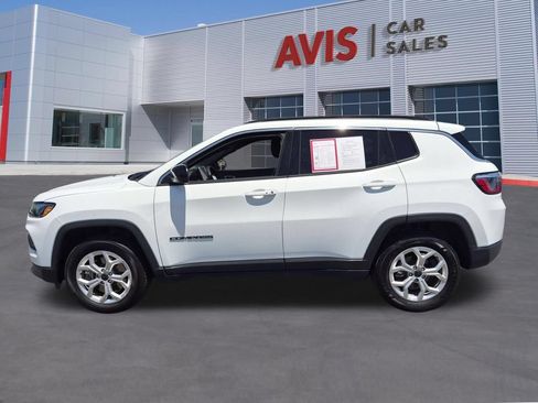 Used 2025 Jeep Compass Latitude w/ Sun & Sound Group AWD/4WD image 10