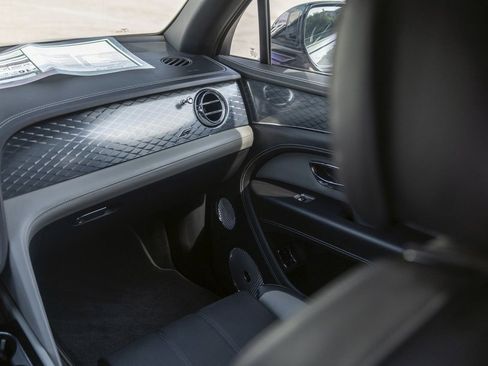 Certified 2025 Bentley Bentayga AWD/4WD image 54
