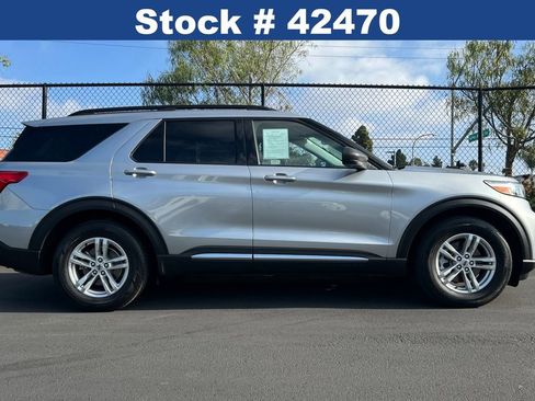 Certified 2022 Ford Explorer XLT w/ Equipment Group 202A image 4