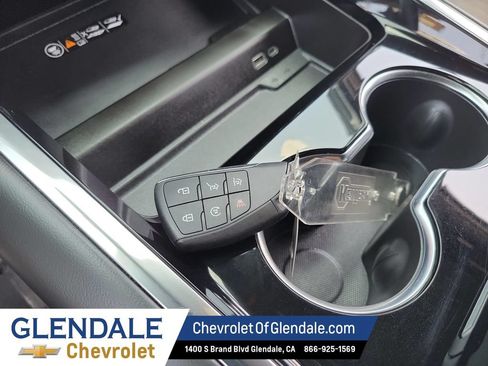 Used 2025 Chevrolet Suburban Z71 AWD/4WD image 36