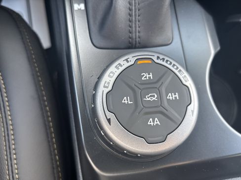 New 2025 Ford Bronco Badlands image 30