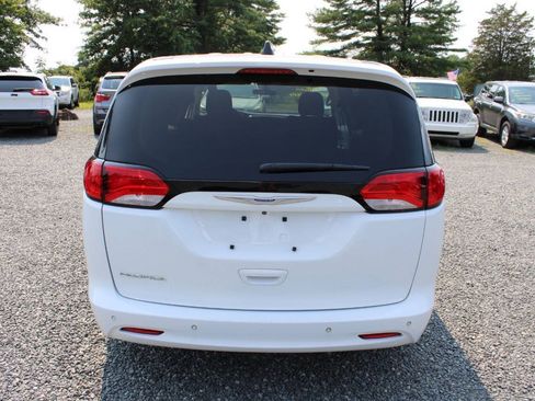 Used 2018 Chrysler Pacifica L FWD image 8