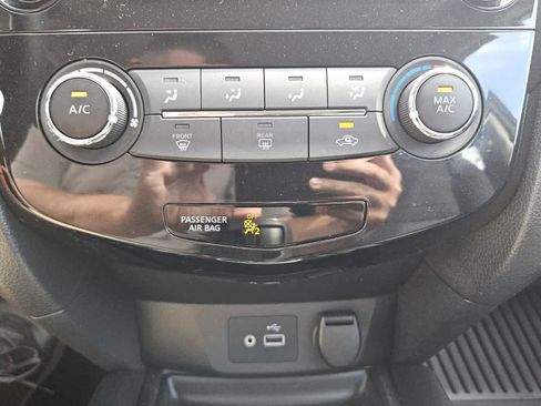 Used 2018 Nissan Rogue S FWD image 10