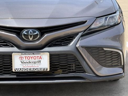 Used 2022 Toyota Camry SE FWD image 9
