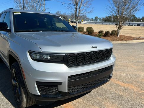 New 2025 Jeep Grand Cherokee L Altitude image 5