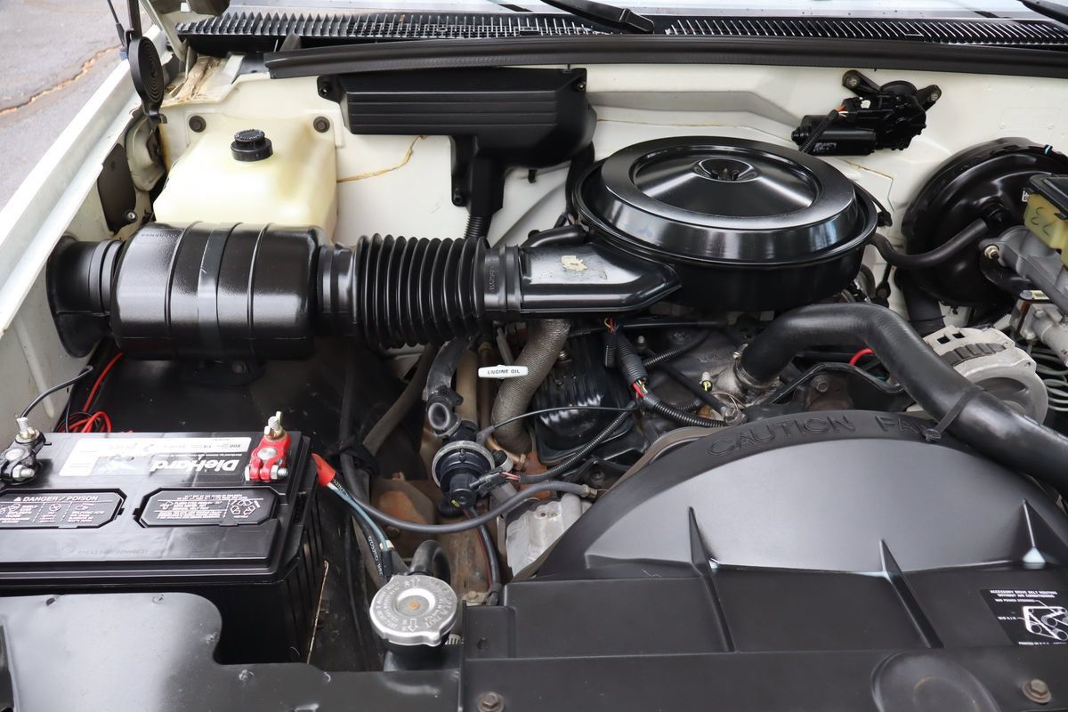 Used 1988 Chevrolet Silverado 2500 4x4 Regular Cab image 31