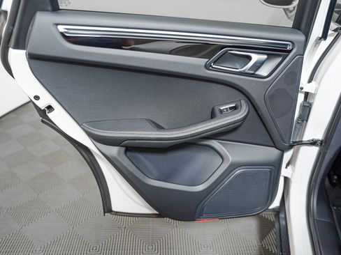 Certified 2023 Porsche Macan AWD/4WD image 27