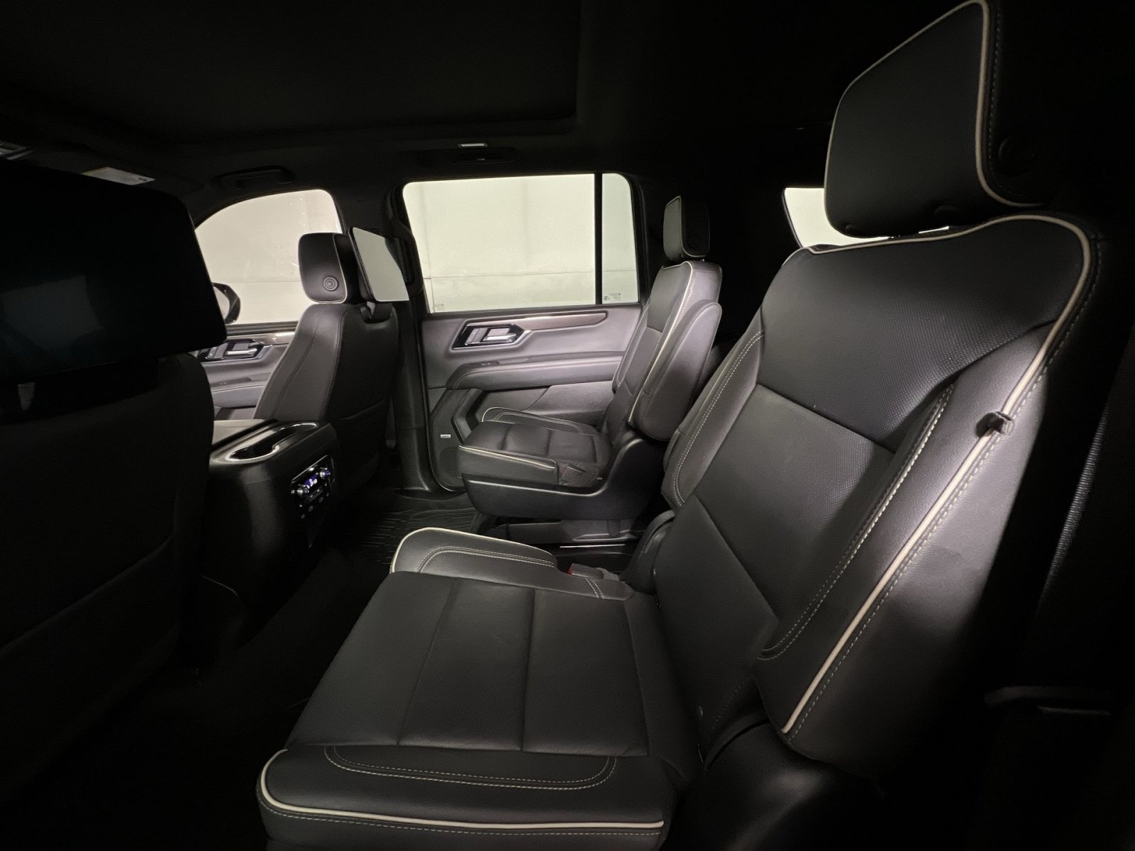 Used 2025 GMC Yukon XL Elevation w/ Elevation Premium Package AWD/4WD image 25