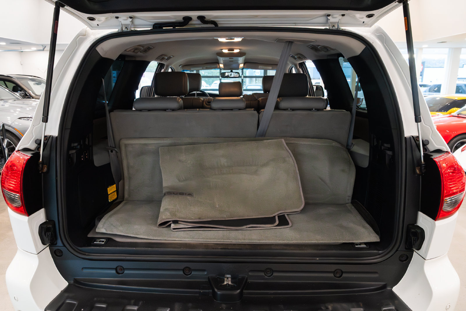 Used 2008 Toyota Sequoia Limited w/ Cold Area Pkg AWD/4WD image 8