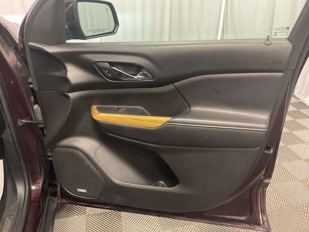 Used 2017 GMC Acadia Denali w/ Technology Package AWD/4WD image 24