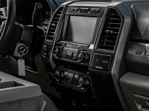 Used 2022 Ford F450 XLT w/ Camper Package AWD/4WD image 24