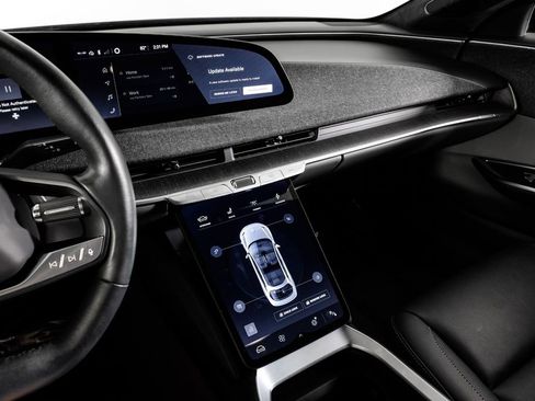 Used 2024 Lucid Air Pure RWD image 22