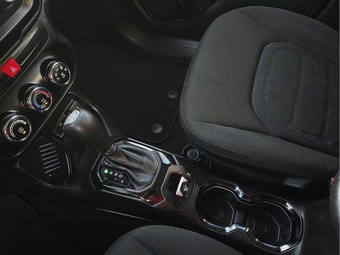 Used 2017 Jeep Renegade Altitude FWD image 20