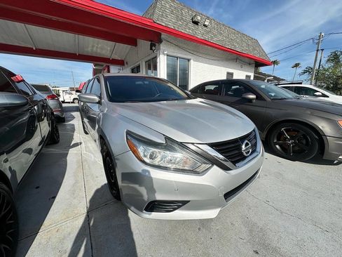 Used 2017 Nissan Altima 2.5 S w/ Power Driver Seat Package image 2