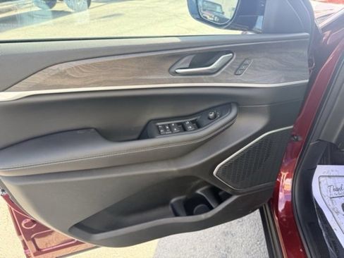 New 2025 Jeep Grand Cherokee Limited image 24