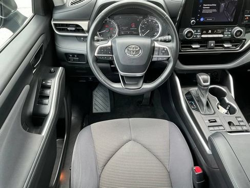 Used 2023 Toyota Highlander LE AWD/4WD image 10