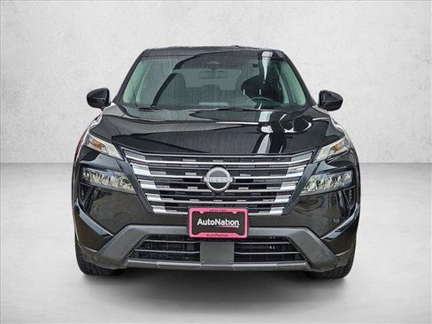 Used 2025 Nissan Rogue SV FWD image 2