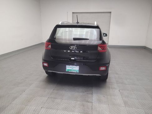 Used 2024 Hyundai Venue SEL FWD image 7
