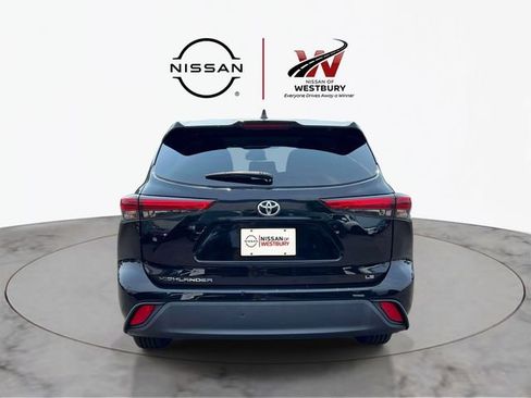 Used 2023 Toyota Highlander LE FWD image 7