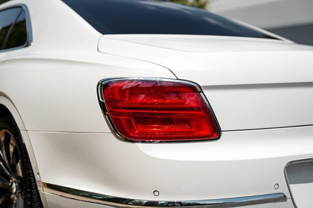 Used 2022 Bentley Flying Spur V8 AWD/4WD image 19