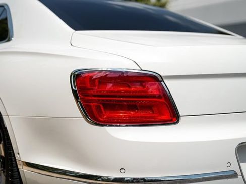 Used 2022 Bentley Flying Spur V8 AWD/4WD image 19