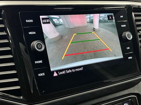 Certified 2023 Volkswagen Atlas Cross Sport SE w/ Panoramic Sunroof Package image 30