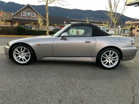 Used 2004 Honda S2000 image 9