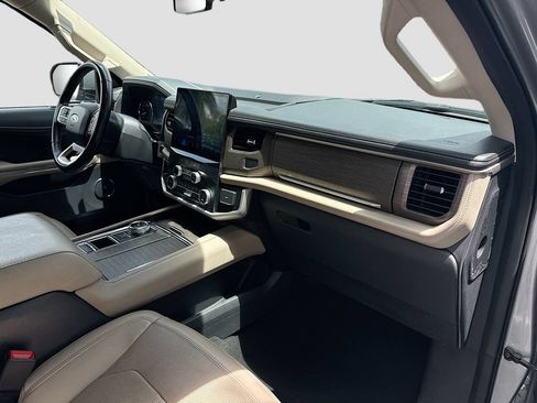 Used 2024 Ford Expedition Limited RWD image 32