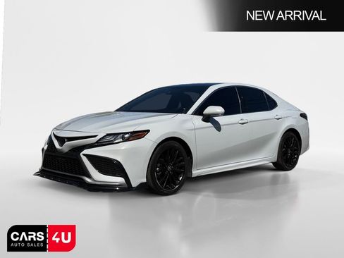 Used 2022 Toyota Camry XSE w/ Navigation Package FWD image 3