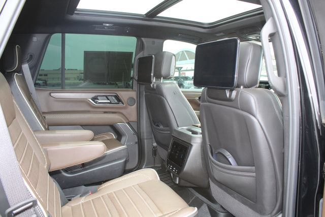 Used 2025 GMC Yukon Denali Ultimate w/ LPO, Floor Liner Package AWD/4WD image 19