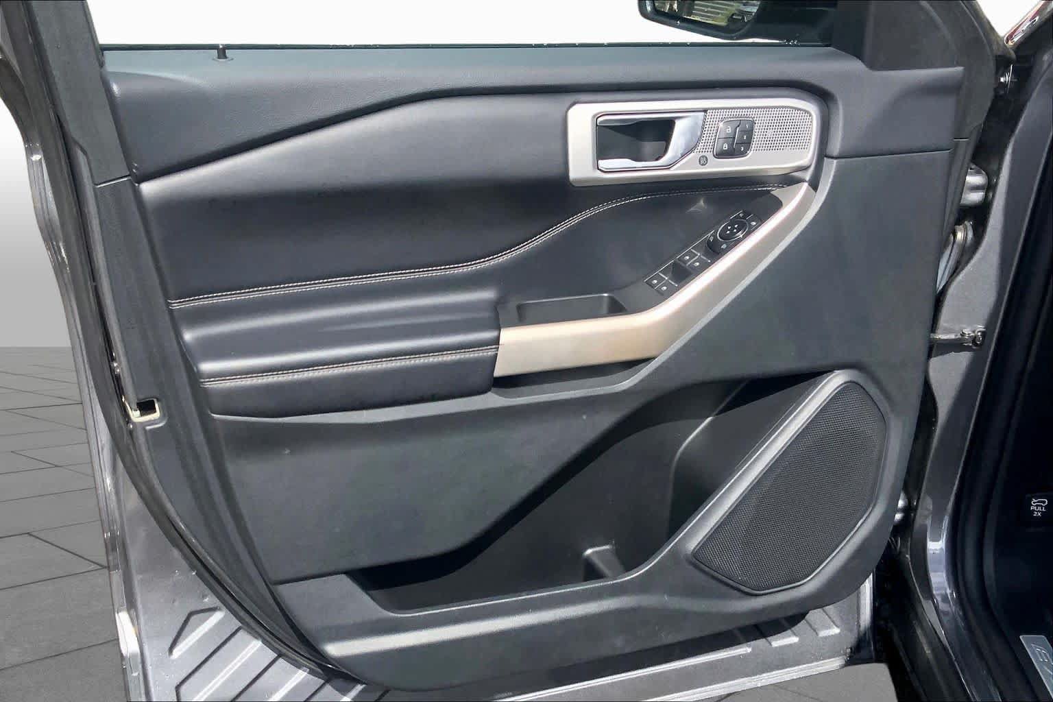 Used 2022 Ford Explorer Limited w/ Equipment Group 301A RWD image 22