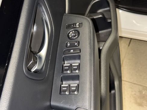 Used 2025 Honda Pilot Sport image 23