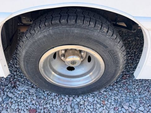 Used 2015 Ford E-350 and Econoline 350 Super Duty RWD image 4