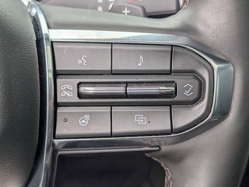 Used 2025 GMC Yukon Denali w/ Advanced Technology Package AWD/4WD image 22