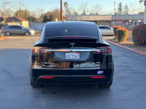 Used 2018 Tesla Model X 75D image 5