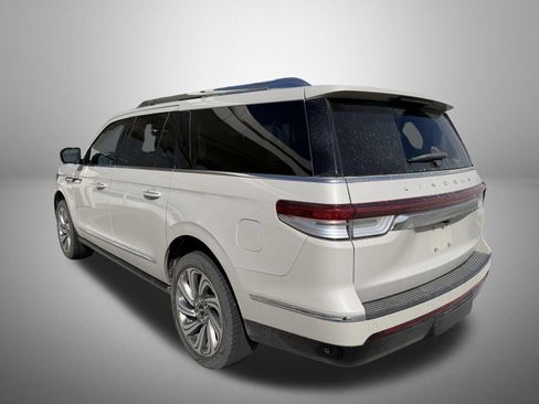 Used 2023 Lincoln Navigator L Reserve AWD/4WD image 4