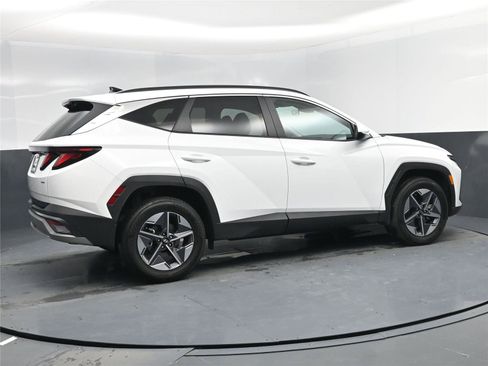 Certified 2025 Hyundai Tucson SEL image 4