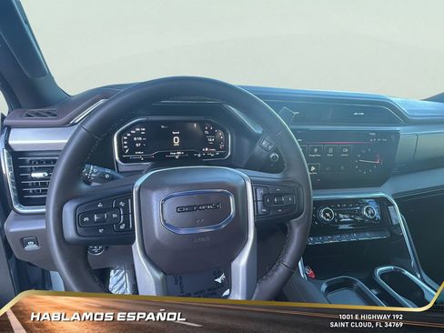 Used 2025 GMC Sierra 2500 Denali image 17